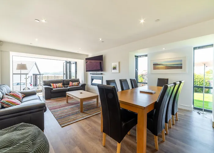 Gardd Y Llys Luxurious Family Retreat With Amazing Views