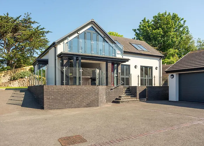 Gardd Y Llys Luxurious Family Retreat With Amazing Views