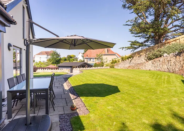 Gardd Y Llys Luxurious Family Retreat With Amazing Views