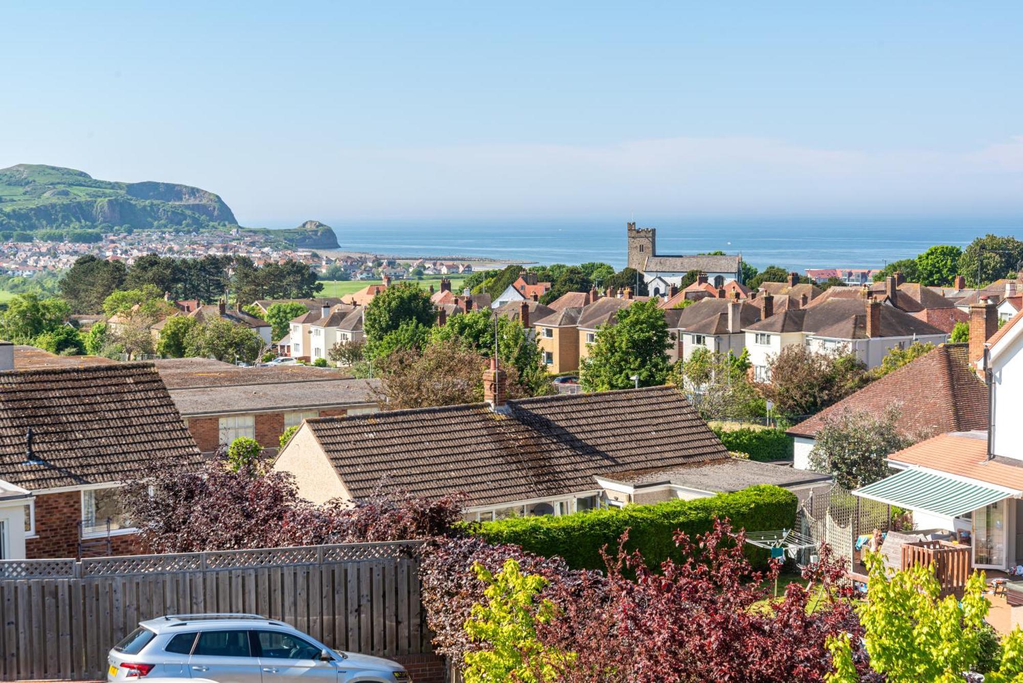 Gardd Y Llys Luxurious Family Retreat With Amazing Views Hébergement de vacances *