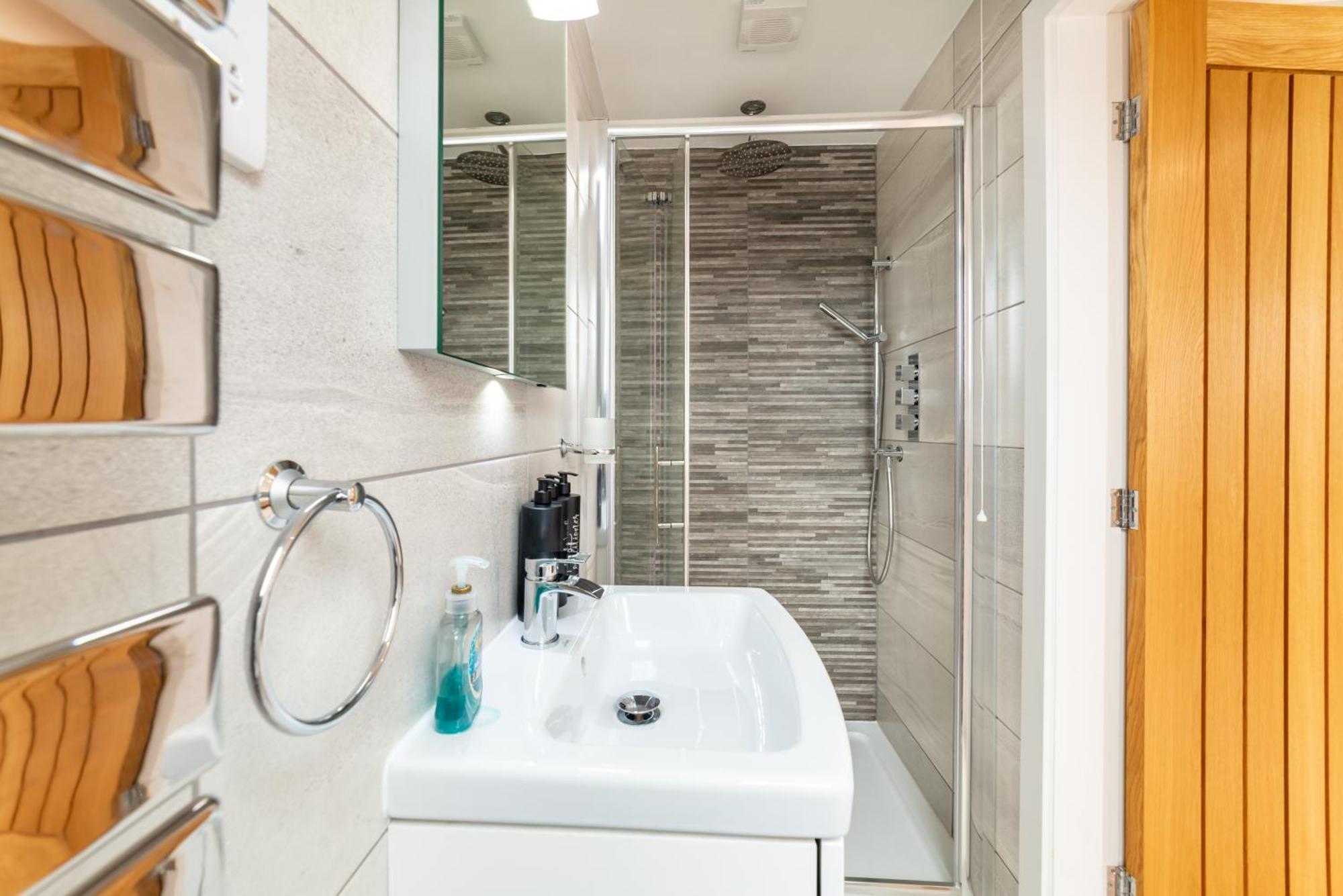 Gardd Y Llys Luxurious Family Retreat With Amazing Views Hébergement de vacances