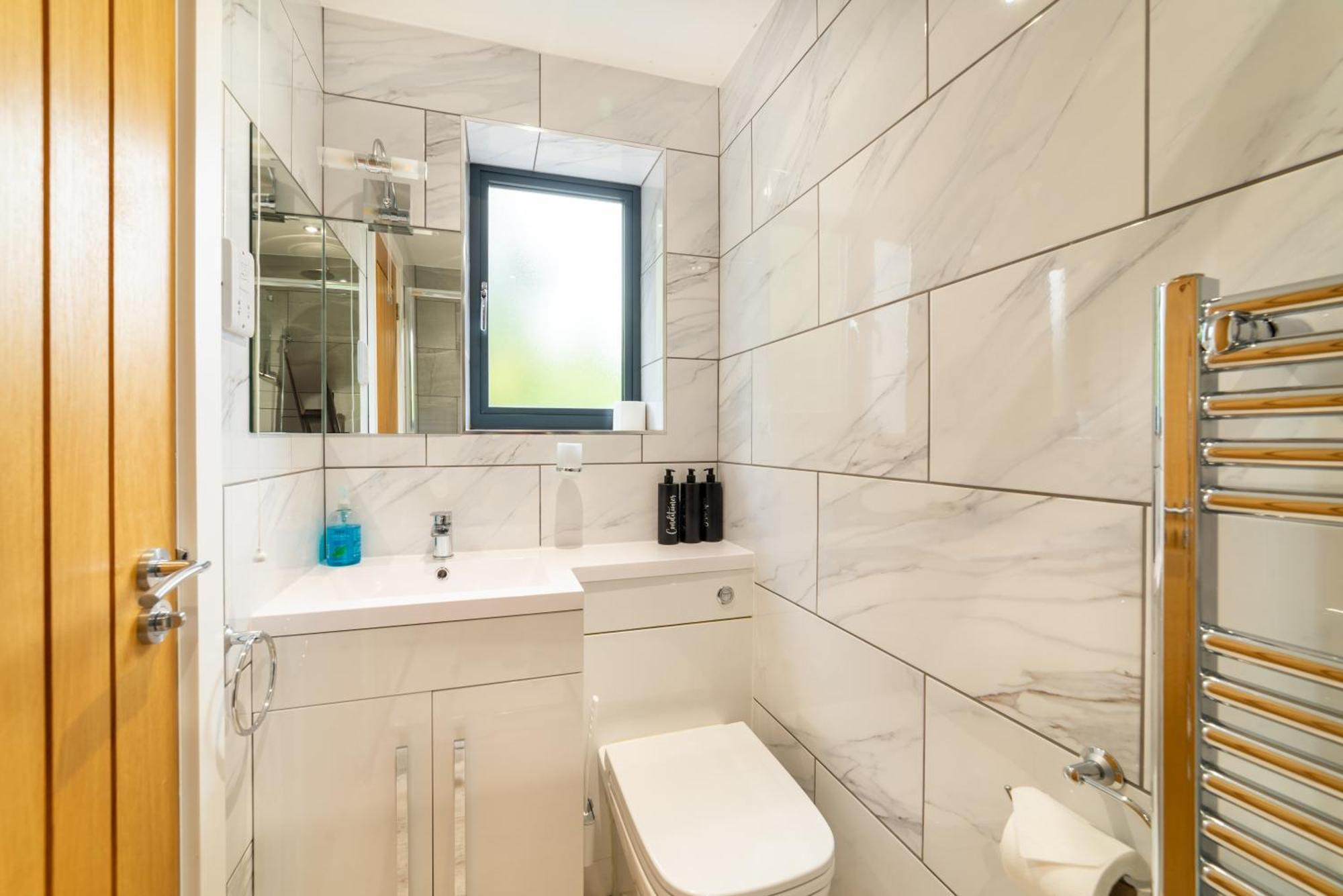 Gardd Y Llys Luxurious Family Retreat With Amazing Views * Rhôs-on-Sea