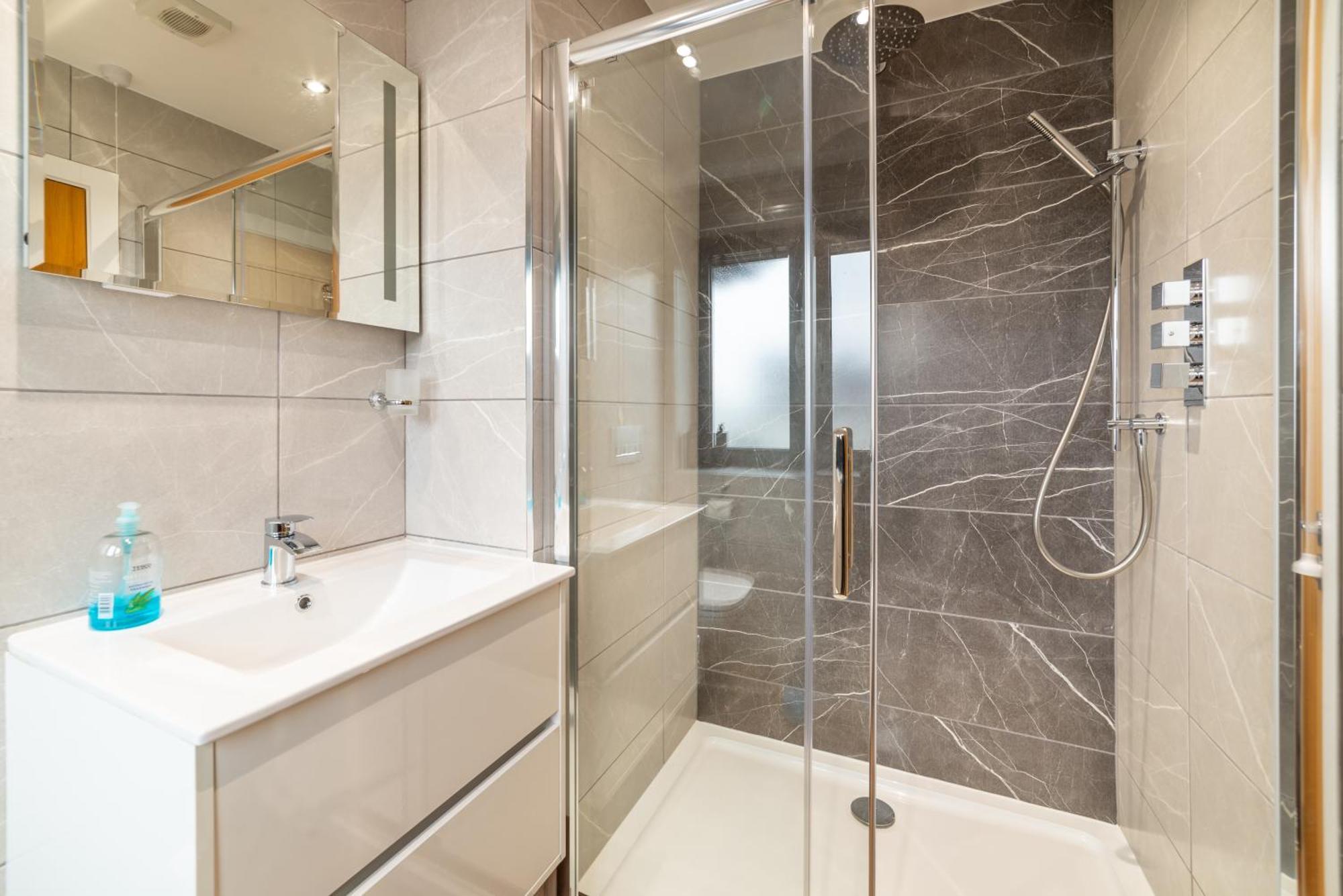 Gardd Y Llys Luxurious Family Retreat With Amazing Views Hébergement de vacances