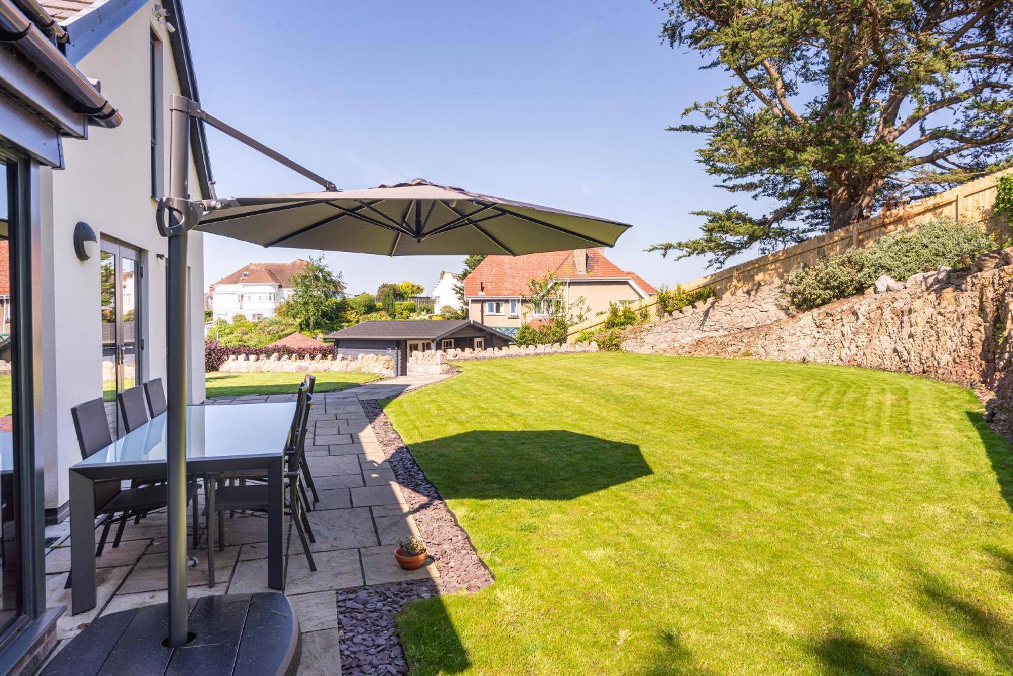 Gardd Y Llys Luxurious Family Retreat With Amazing Views Hébergement de vacances Rhôs-on-Sea